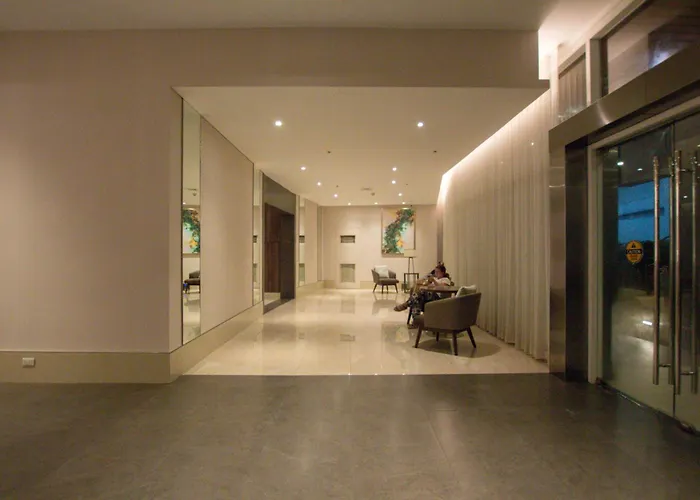 Casa - Chic Pool View Near Ayala Mall *