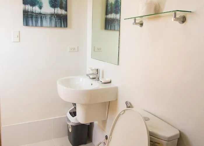 Apartment Casa - Chic Pool View Near Ayala Mall